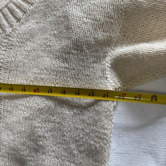 Handmade VINTAGE Cozy Cream Cable Knit Wool Sweater SIZE medium - Picture 2 of 4